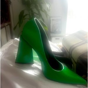 That good green exquisite heel on the back